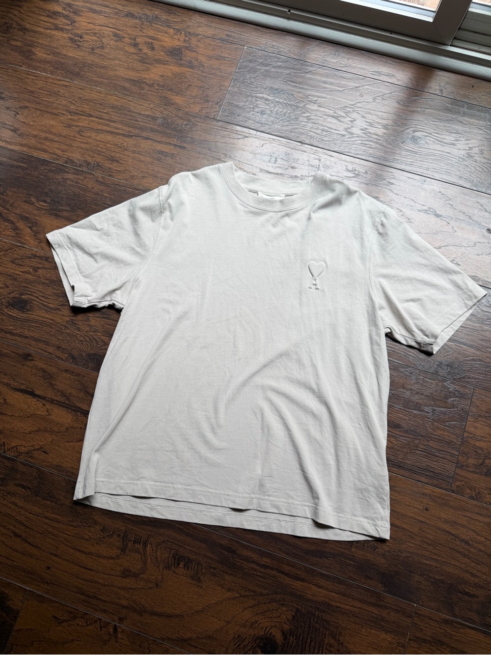Ami Men’s Short Sleeve T-Shirt in Off-White with Heart Logo